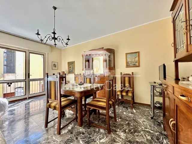 Salò: Palazzina 6 appartamenti vista lago vicino spiaggia