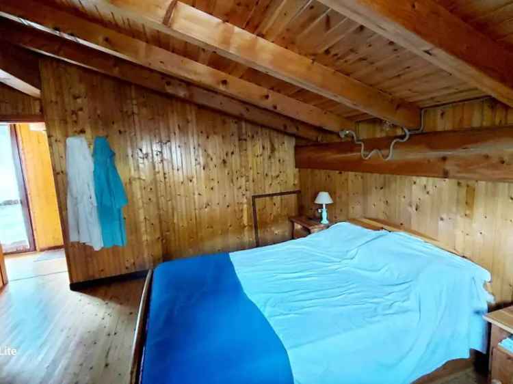 Casa Indipendente a Corteno Golgi: Due Appartamenti e Giardino