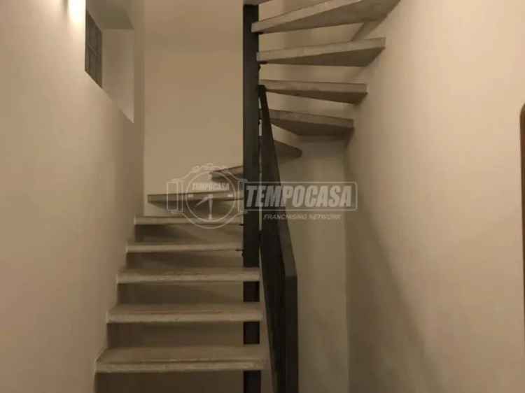 Villa Indipendente a Pontoglio: Spazi Ampi e Giardino Privato