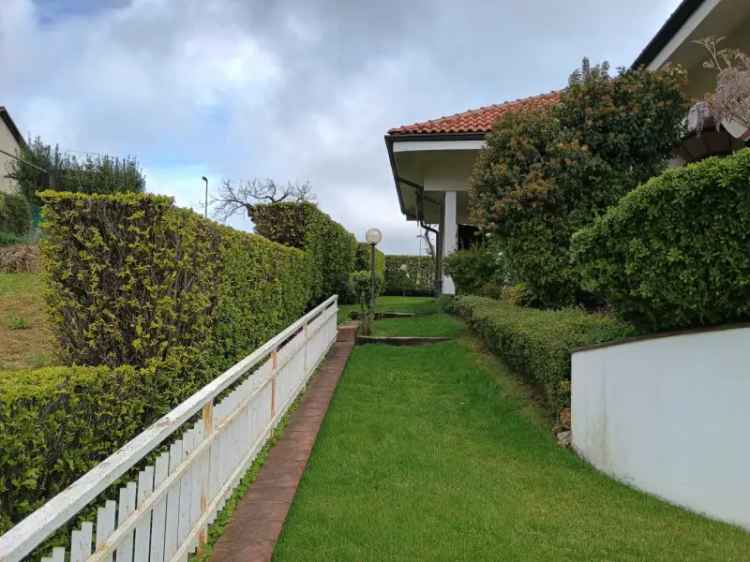 Villa Moderna Baldissero Torinese 350mq Giardino Tavernetta Tripla Autorimessa
