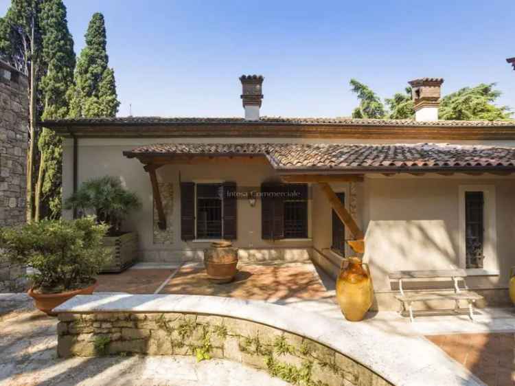 Villa Storica di Lusso in Vendita a Brescia
