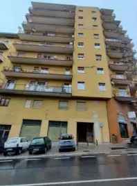 Trilocale con Garage Due Balconi Cucina Separata