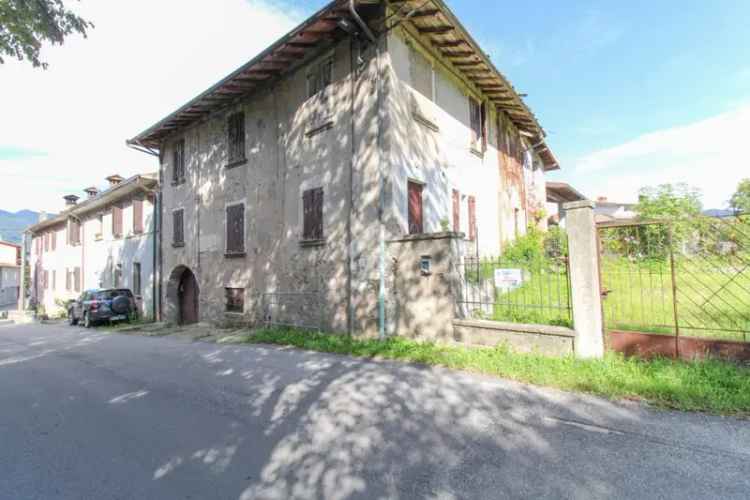 Rustico in Vendita a Sabbio Chiese con Giardino