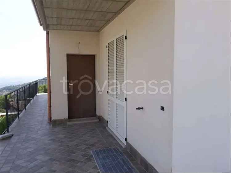 Villa in Vendita a Serle con Vista Panoramica