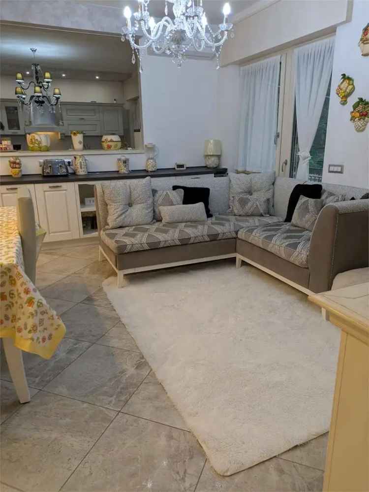 Villa singola ristrutturata Fino Mornasco giardino box quadruplo