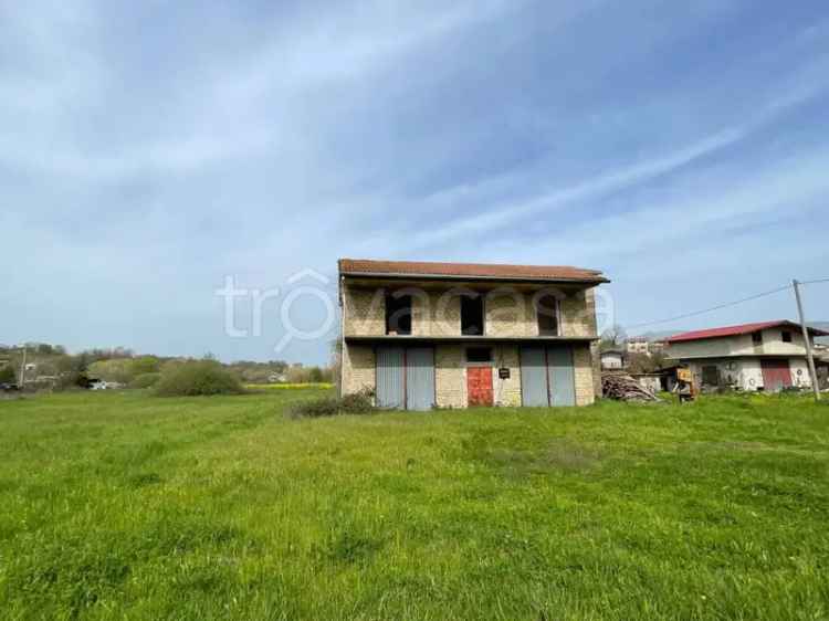 Casa indipendente a Ferentino 350 mq con magazzino