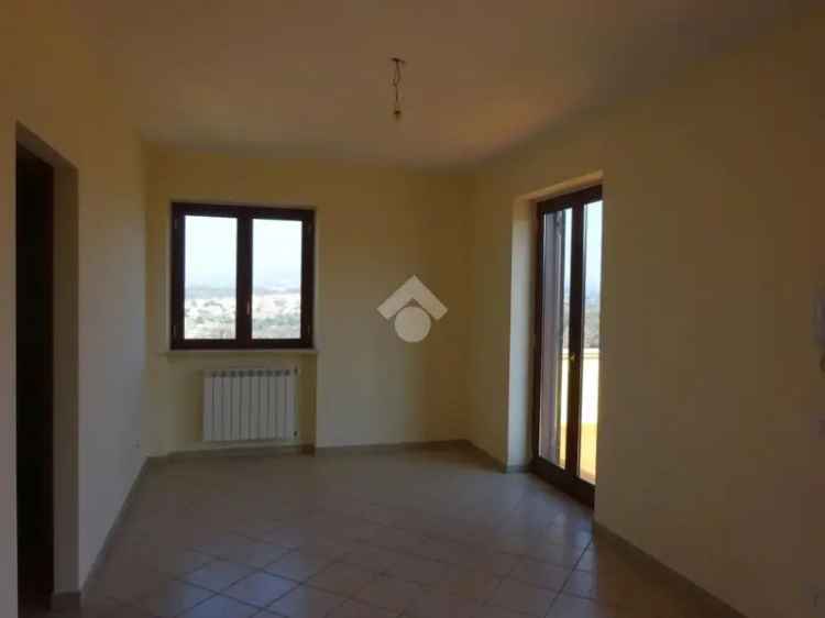 Trilocale in Vendita a Casali di Poggio Nativo vicino alla Salaria