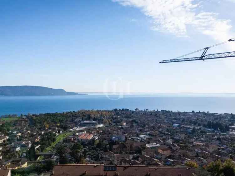 Appartamento di Lusso con Vista Lago a Toscolano Maderno