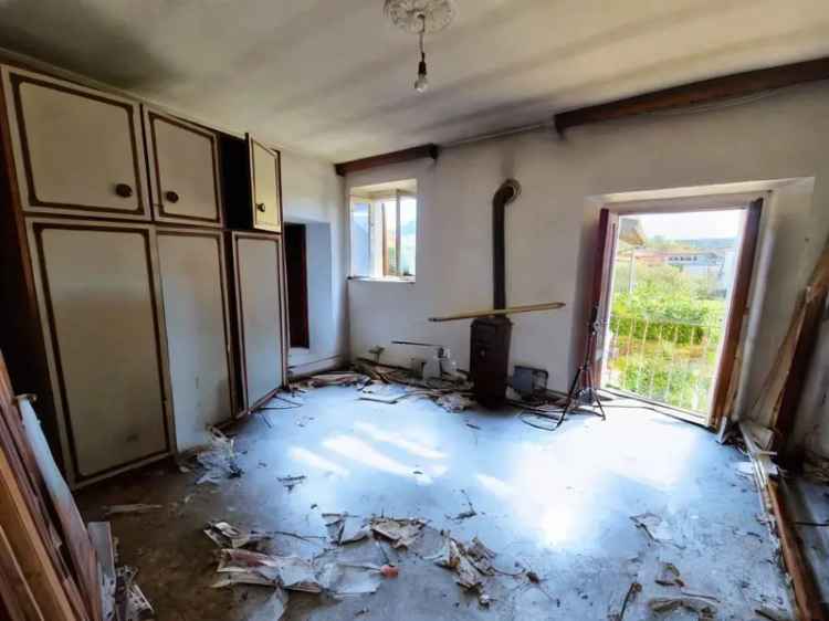 Casa Indipendente Oneda Sesto Calende Da Ristrutturare Ampio Giardino