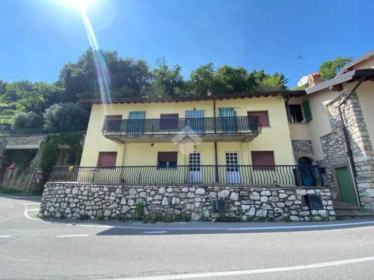 Casa Indipendente in Vendita Adrara San Martino