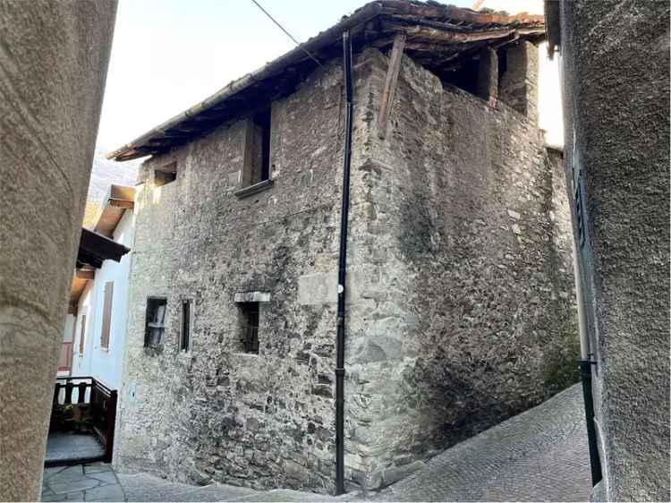 Rustico in Vendita a Torno Lago di Como - Ristrutturazione
