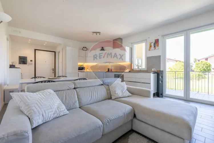 Duplex in Vendita a Carnago con Terrazzo e Box Doppio