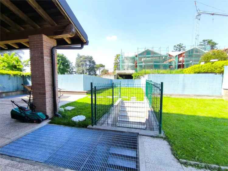 Villa a Fino Mornasco 140mq Giardino Taverna Box