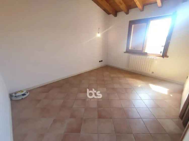 Appartamento quadrilocale Villongo con giardino e box