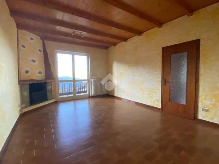 Appartamento vista lago a Zone