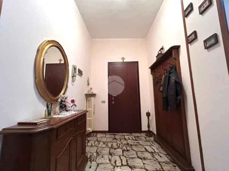 Appartamento in vendita a Montello via Giosuè Carducci, 4