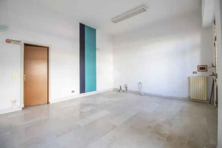 Locale Commerciale Rieti Piazza Tevere 30 mq