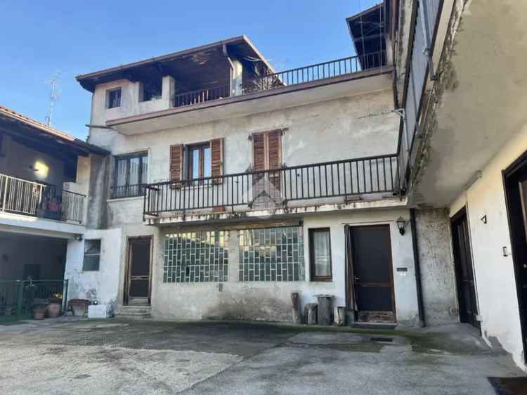 Casa in corte da ristrutturare a Nave