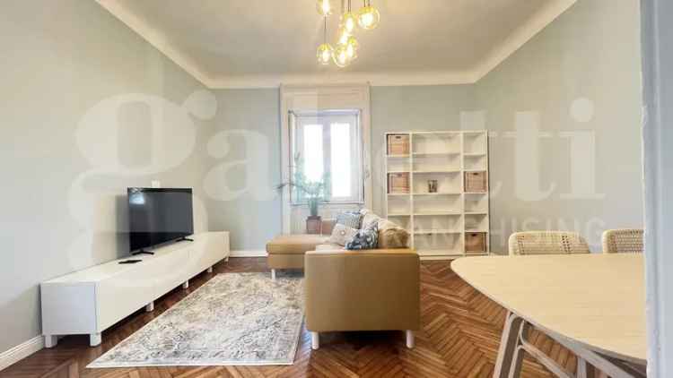 Bilocale ristrutturato con terrazzo a Milano