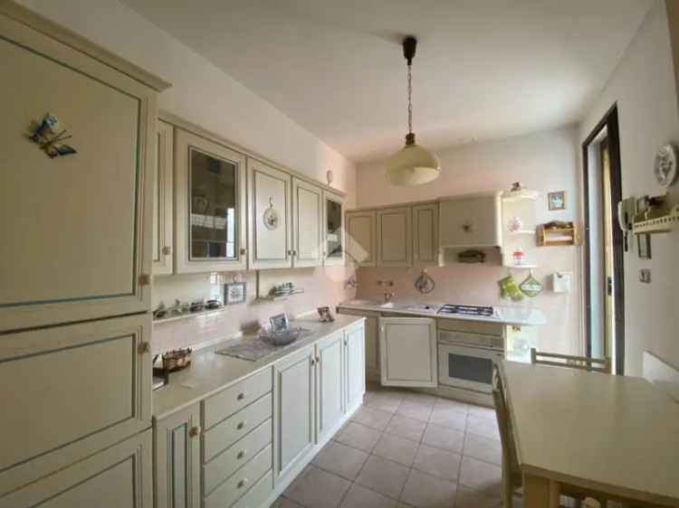 Villa Bifamiliare con Vista Lago a Sale Marasino