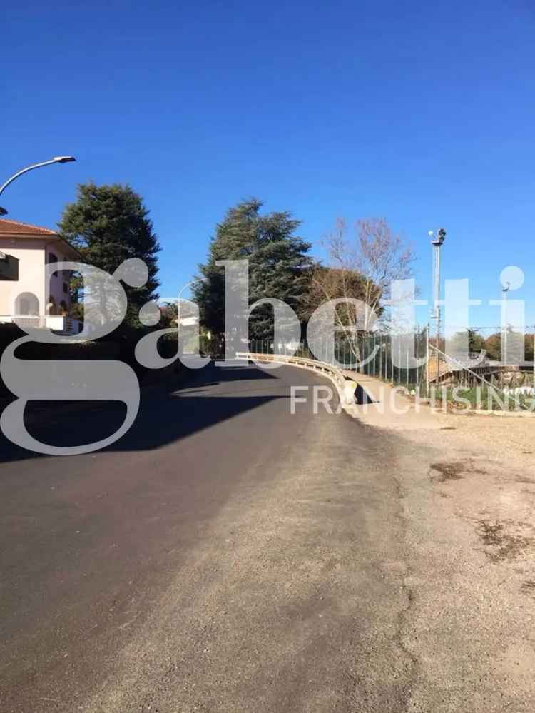 Appartamento a Vejano con Terrazze e Taverna