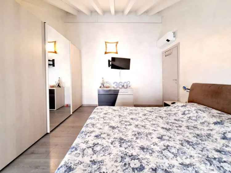 Trilocale Iseo Centro  Ristrutturato con Terrazza e Posto Auto