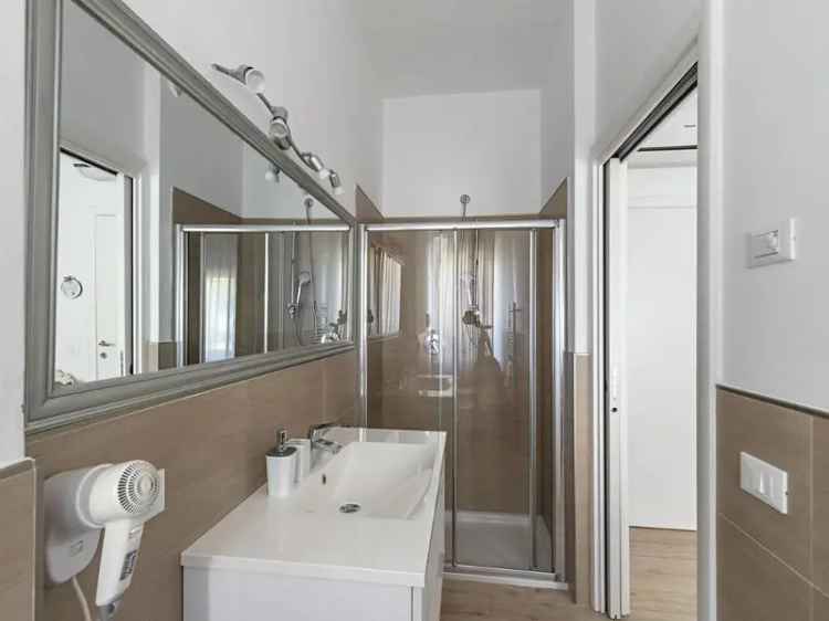 Villa con Vista Lago a Salò  B&B e Appartamento