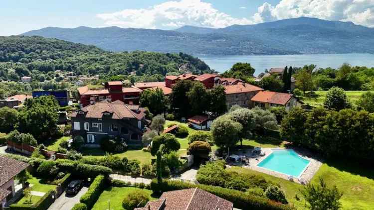 Villa con 3 Unita Abitative Piscina e Parco 3000 mq