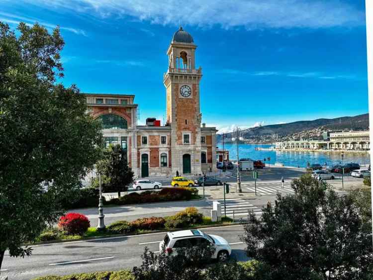 Appartamento di Lusso con Affreschi a Trieste Vista Mare