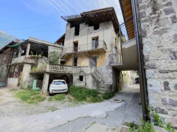 Rustico in Vendita Esine Via Chiarolini