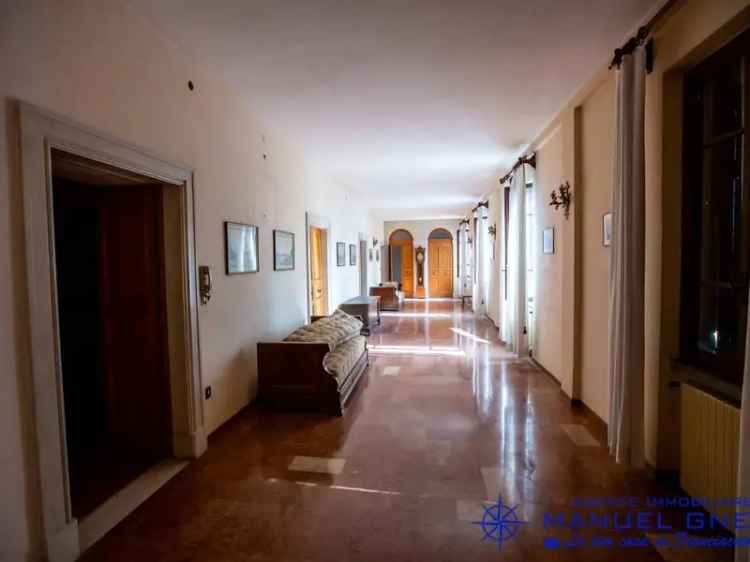 Palazzo d'epoca 1000 mq Monticelli Brusati terreno 12500 mq