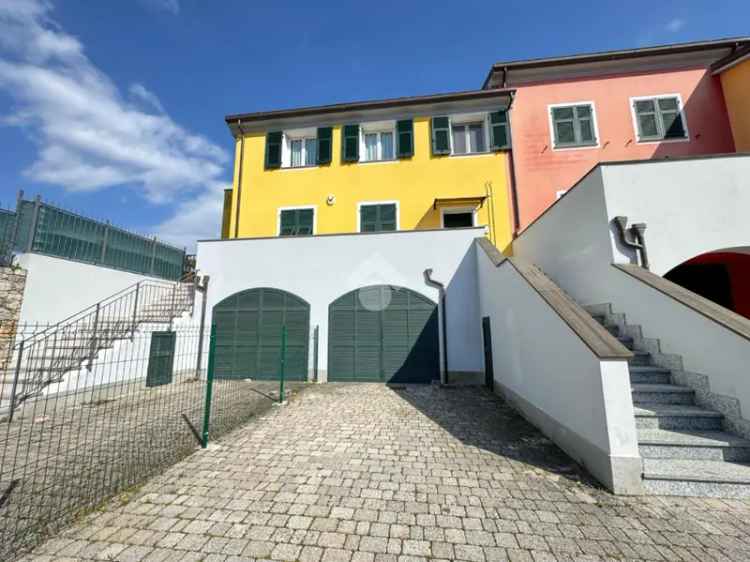 Quadrilocale in Vendita Riccò del Golfo con Box Auto
