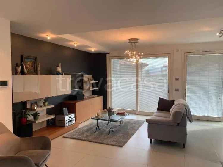 Villa Bifamiliare Vista Lago Salo 250mq Giardino 350mq