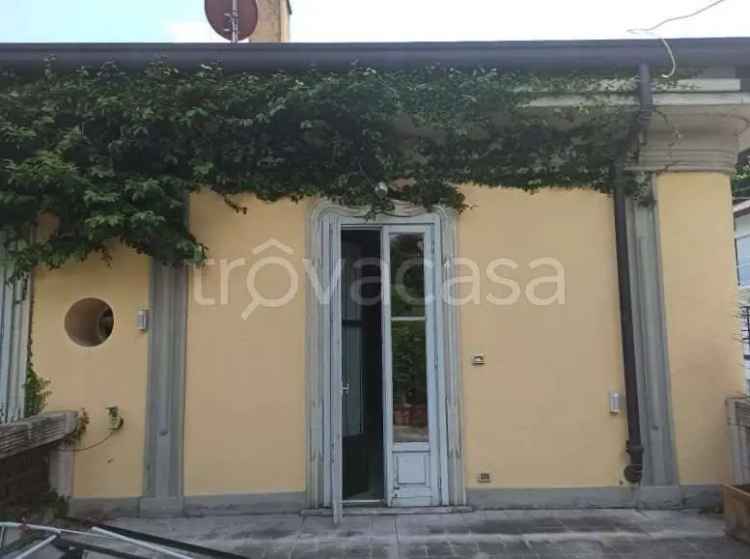 Villa di Lusso in Vendita a Como