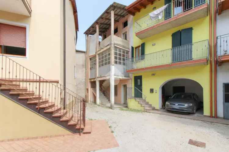 Rustico in Vendita Clibbio Tre Livelli Da Ristrutturare