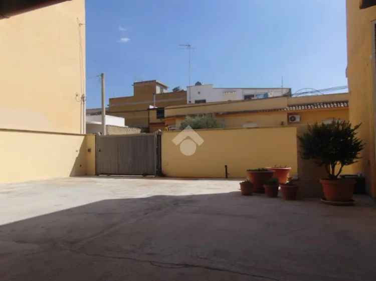 Casa indipendente con box auto 113 mq ideale per famiglie