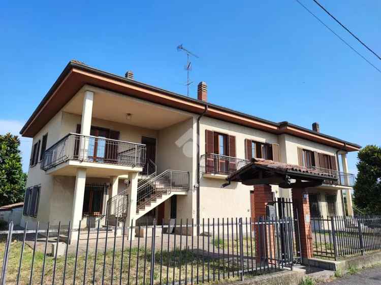 Porzione di bifamiliare in vendita