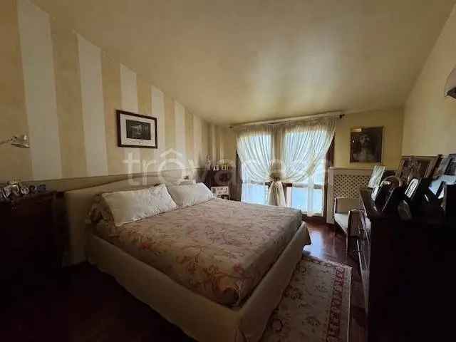 Appartamento Brescia Ronchi San Francesco: 6 camere, 3 bagni, 2 garage