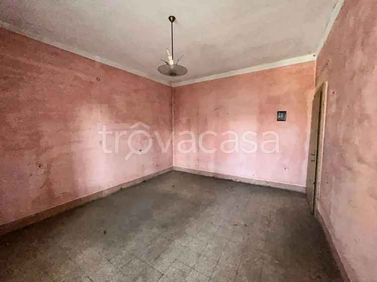 Casa Indipendente a Verolavecchia: Ampia soluzione da ristrutturare