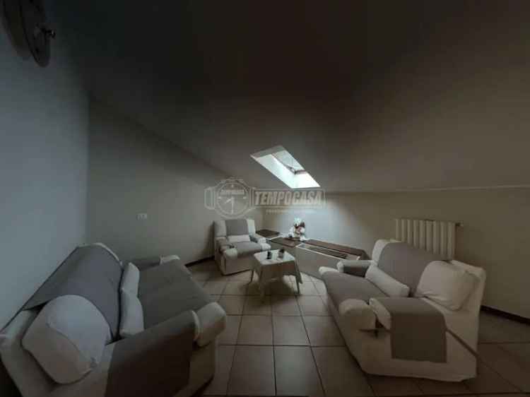 Villa in Vendita a Chiari - 336 mq con Giardino