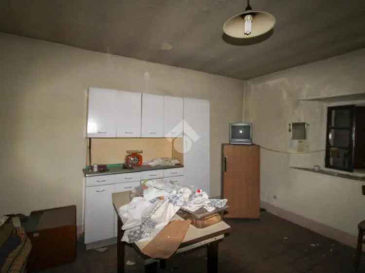 Rustico in Vendita a Serle - Tre Livelli con Cantina e Fienile