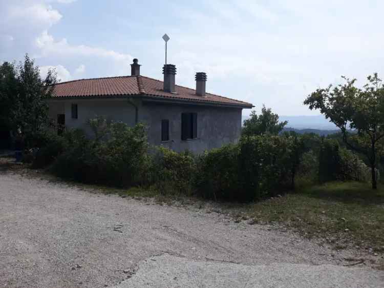 Casa indipendente con vista Lago Piediluco Rieti