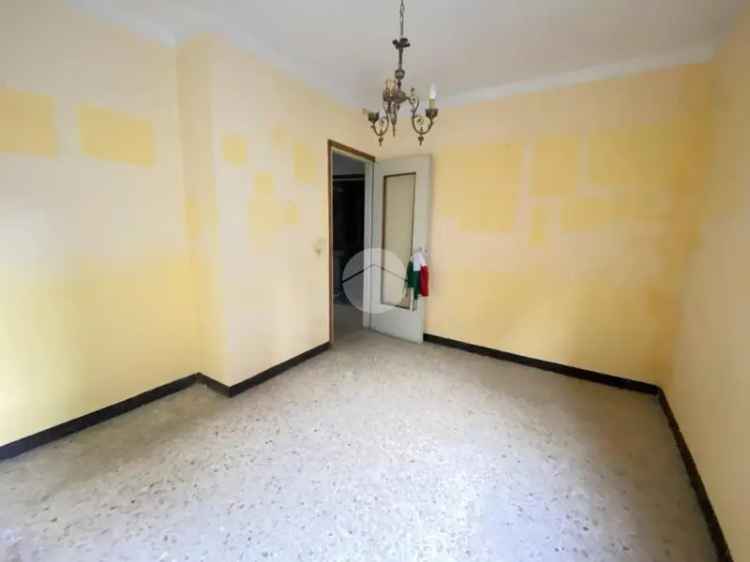 Casa Indipendente a Malegno: Due Trilocali con Box Auto