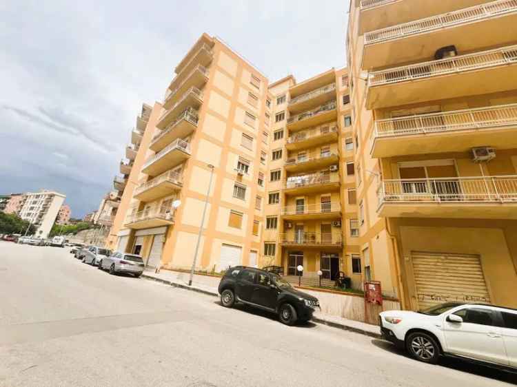 Ampio Appartamento 3 Camere Agrigento Via Dante