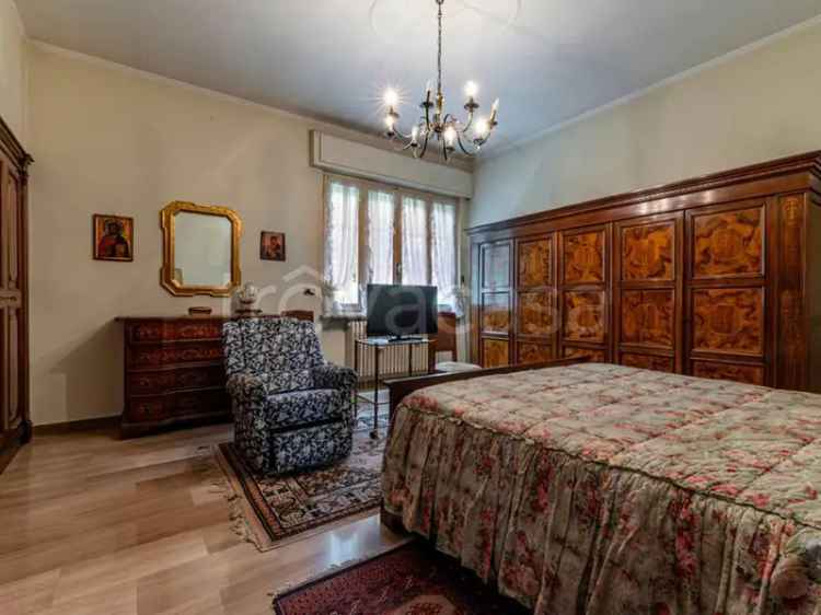 Villa in vendita Brescia:  giardino privato, 3 camere, studio