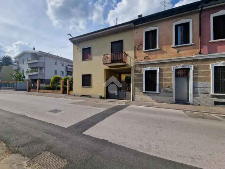 Casa indipendente a Muggio - 2 livelli - Cantina