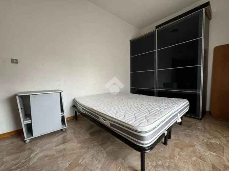 Trilocale Brescia Viale della Stazione  Appartamento con Doppi Balconi e Cantina