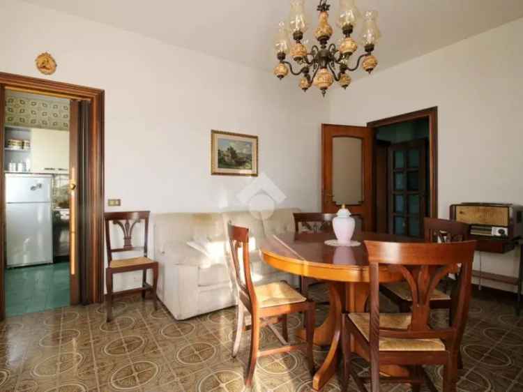 Appartamento in Vendita a Lumezzane - Pentalocale con Portico e Giardino