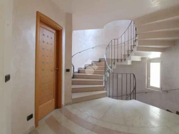 Villa singola a Vobarno con giardino e piscina