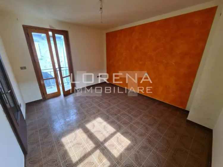 Casa Indipendente a Pertica Alta: Bilocale con Camino e Cortile